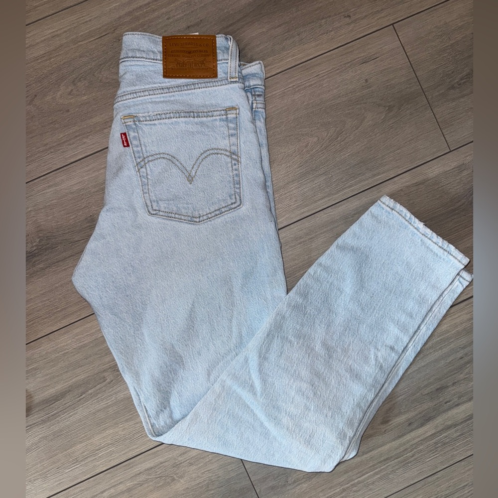 Levi's Women's Wedgie Light Blue High Rise Jeans - Picture 1 of 9